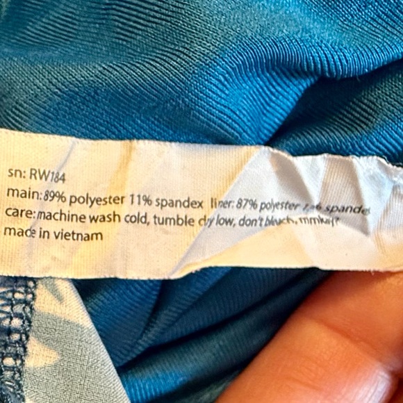 Rabbit Surf N Turf 2.5” Blue Sapphire Women's Athletic Shorts - Picture 7 of 10